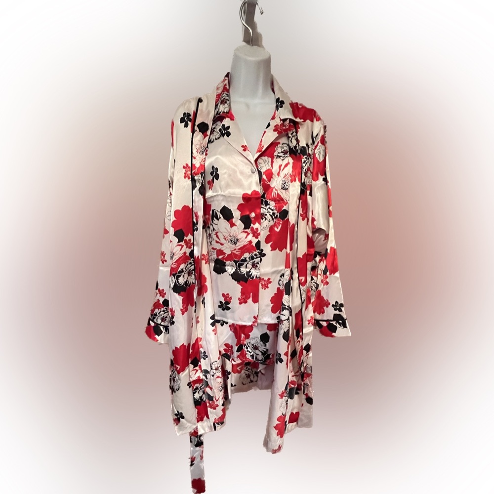 Beautiful 3 piece loungewear PJ  set- floral design.  XL